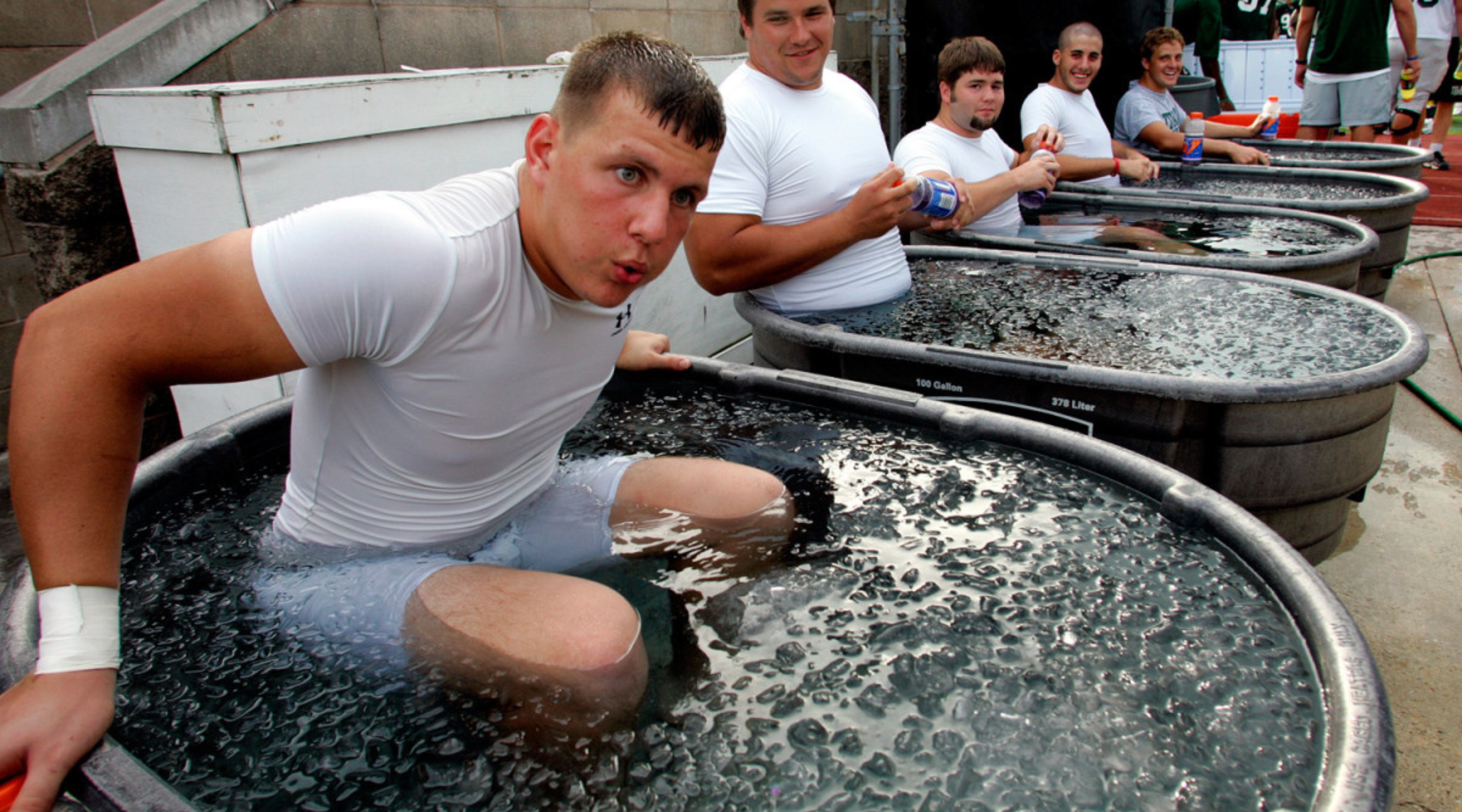 How Do Ice Baths Help Athletes: Unveiling Recovery Benefits