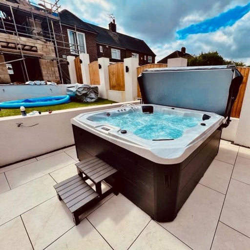 H20 Spa Retreat Bay XL hot tub, angled view