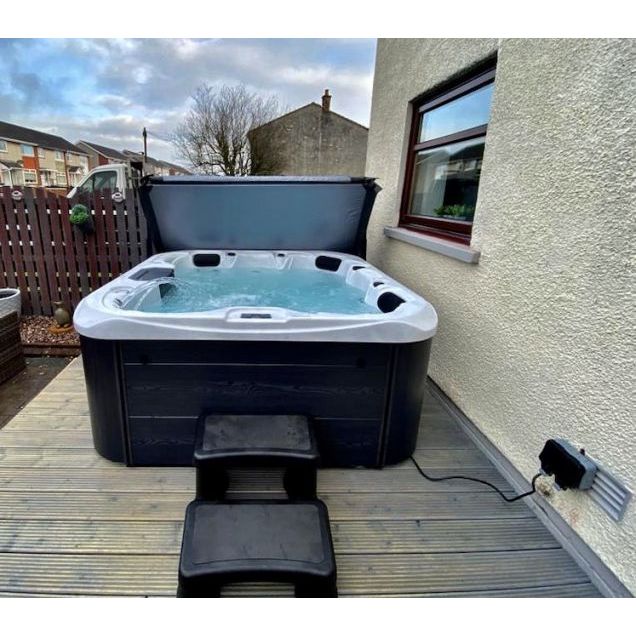 H20 Spa Retreat Plus hot tub, side view