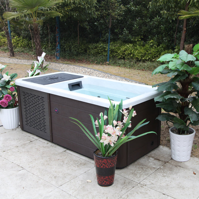Canadian Spa Company Chill Therapy tub with cover