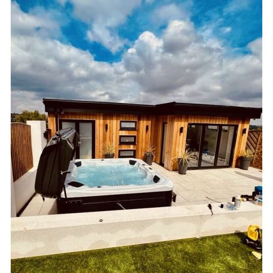 H20 Spa Retreat Bay XL hot tub interior seating and jets