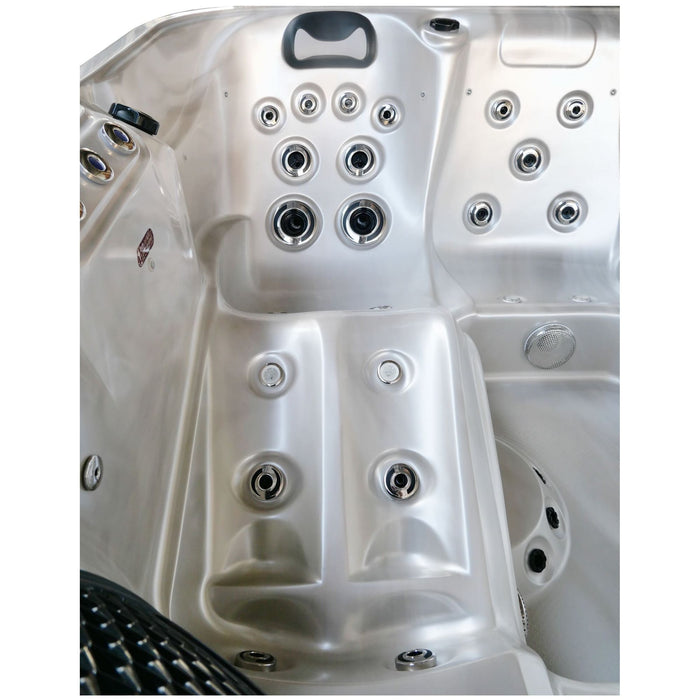 Jaquar Polaris hot tub interior seating and jets