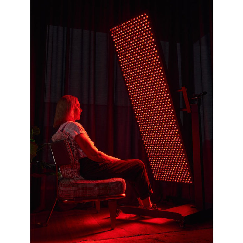 Mito Light Master 5.0 panel in use for full-body treatment