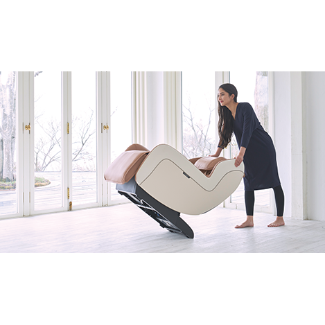 Synca CirC Plus massage chair, remote control detail